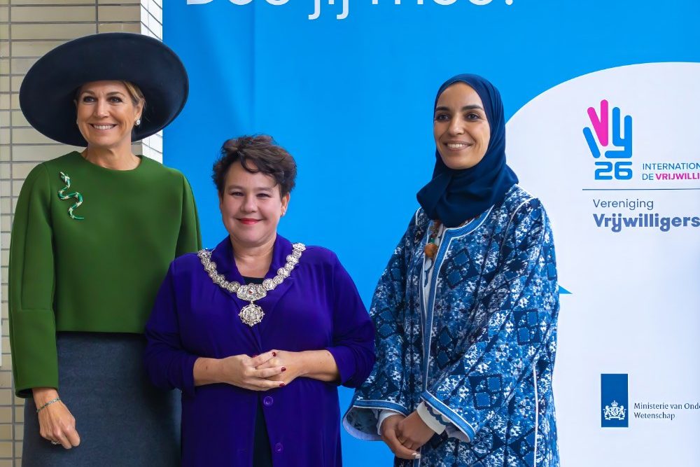 Koningin Máxima, burgemeester Sharon Dijksma en Laila Ait Baali, directeur-bestuurder bij Vereniging VrijwilligerswerkNL bij de landelijke opening van het Internationaal Jaar van de Vrijwilliger.